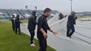 زمین دربی ۱۰۶، آماده آلومینیوم و سپاهان در باران