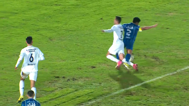 صحنه مشکوک به پنالتی برای استقلال مقابل ملوان