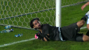 ضربه کوشکی و واکنش تماشایی گلر ملوان