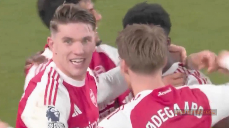 گل اول آرسنال به ولورهمپتون (جانستون گل به خودی)