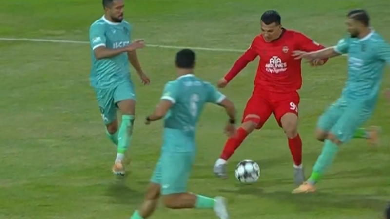 صحنه مشکوک به پنالتی برای تراکتور در محوطه پیکان