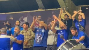 تشویق یاسر آسانی در سالن بسکتبال تهران