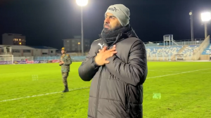 تشویق مازیار زارع بعد از باخت در خانه