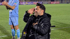 تشویق سعید اخباری توسط هواداران