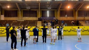 تشویق ایسلندی استقلالی ها با حضور اندک هواداران در سالن