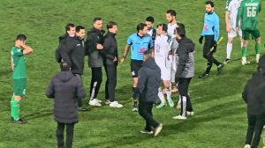 اعتراض بازیکنان ذوب‌آهن‌ به داور پس از اتمام بازی