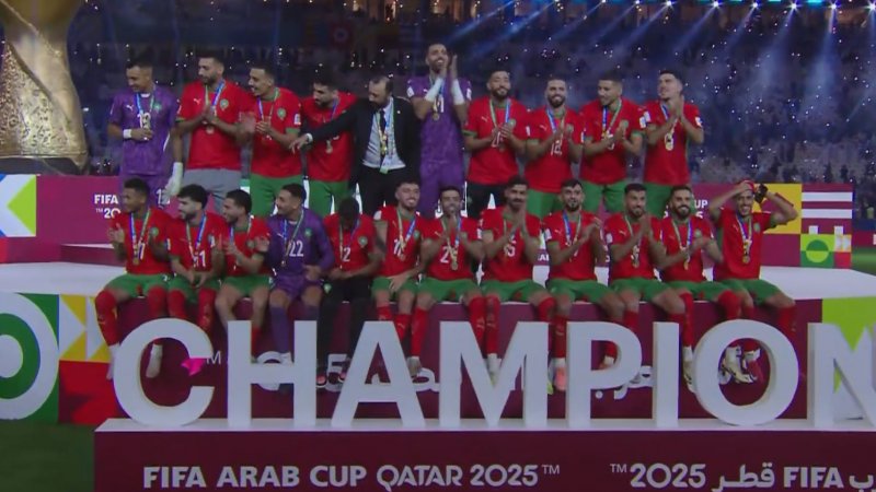 لحظه بالا بردن جام قهرمانی عرب کاپ توسط مراکشی ها 