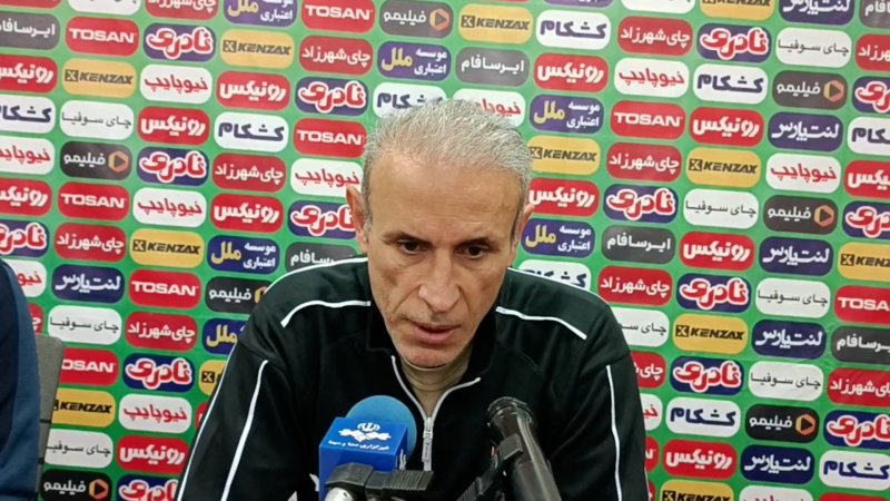 گل‌محمدی: کمیته انضباطی به رفتار مربی چادرملو ورود کند