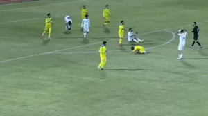 اخراج جعفری بازیکن پیکان مقابل نفت و گاز