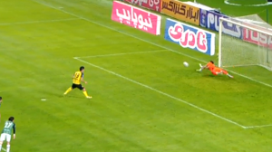 مهار پنالتی سپاهان توسط پورحمیدی