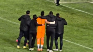 خوشحالی نیمکت و بازیکنان خیبر پس از سوت پایان بازی