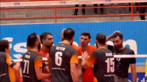 درگیری و فحاشی هواداران مس علیه بازیکنان شهداب