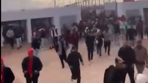 حرکت عجیب و غریب هواداران آفریقایی!