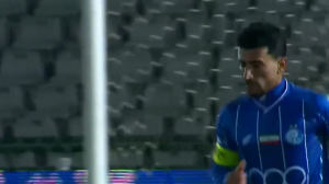 شوت خطرناک حردانی که از بالای دروازه به بیرون رفت