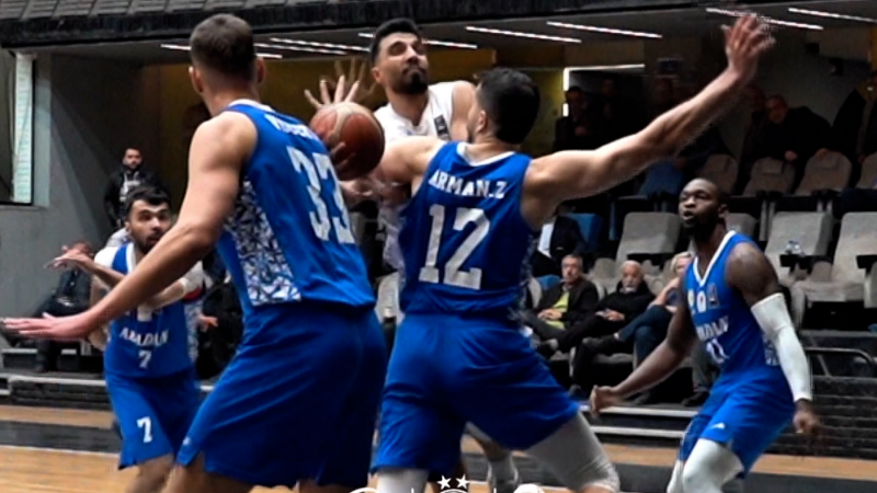 صحنه جنجالی بازی استقلال - صنعت نفت