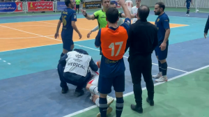 مصدومیت بازیکن سن ایچ ساوه مقابل عرشیا