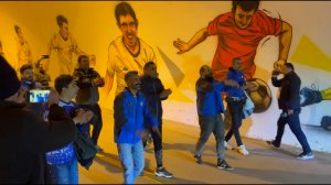 خروج اتوبوس استقلال از ورزشگاه با تشویق هواداران