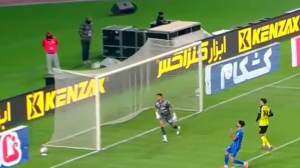 ضربه ایستگاهی منیر الحدادی به بیرون رفت