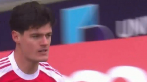 گل اول آرسنال به پورتموث (گل به خودی)