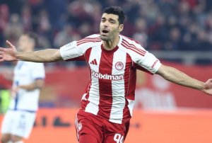 طارمی بهترین بازیکن فصل یونان