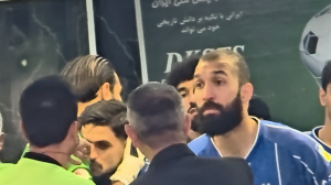 صحبت کوتاه روزبه و بیرو در تونل ورودی