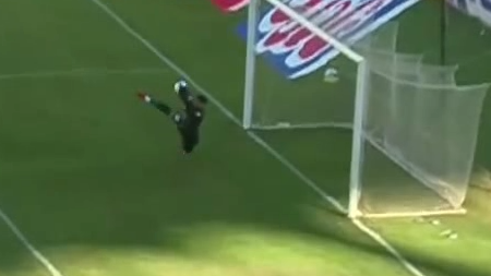 شوت زیبای علیپور و واکنش عالی از رضایی