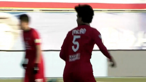 ضربه خطرناک میلاد کر از کنار دروازه استقلال بیرون رفت