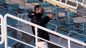 حرص و جوش های سیاوش اکبرپور از روی سکو