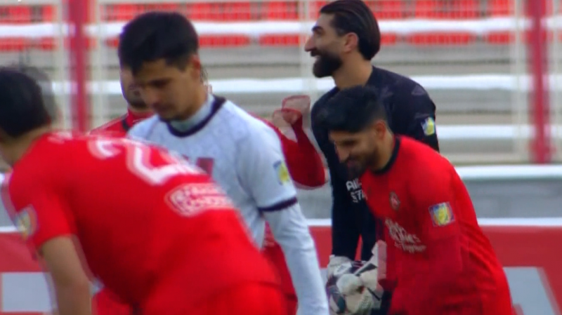 مهار پنالتی زنده روح توسط بیرانوند!