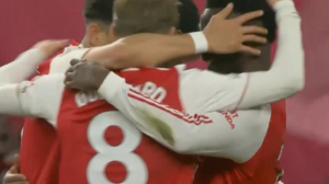 گل اول آرسنال به منچستریونایتد (گل به خودی مارتینز)