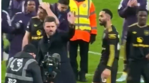 حمایت همه جانبه هواداران از کریک و منچستریونایتد