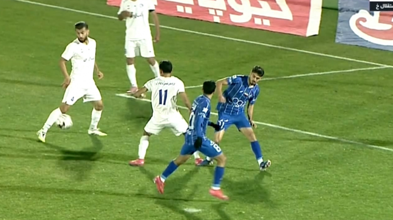 صحنه مشکوک به پنالتی در محوطه استقلال خوزستان