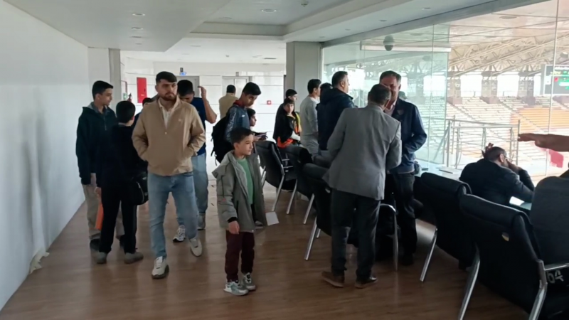 حضور پر تعداد هواداران در جایگاه خبرنگاران فولاد!