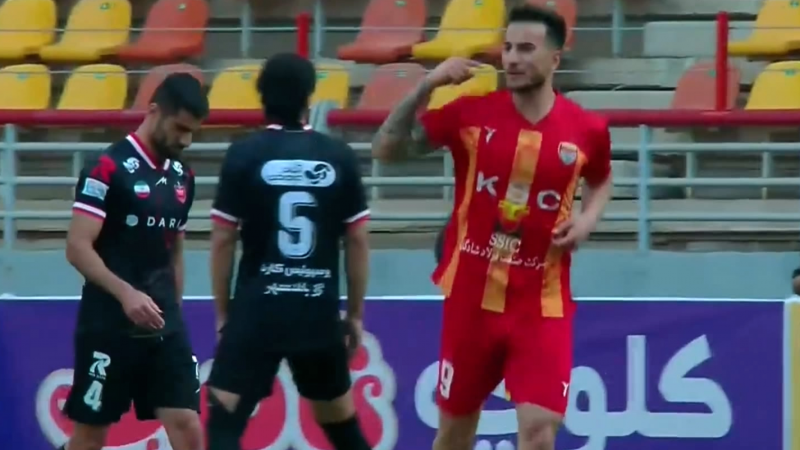 گل اول فولاد به پرسپولیس توسط محروقی