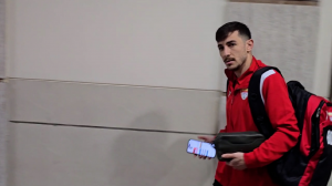 فرشاد احمدزاده بدون مصاحبه ورزشگاه را ترک کرد