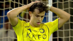 رابونای زیبای فلیکس مقابل دروازه الخلود