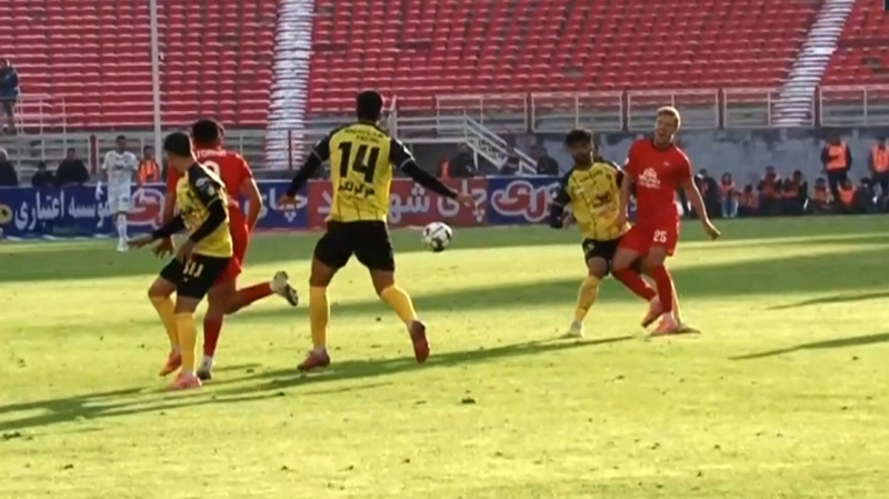 اخراج مستقیم حزباوی با تشخیص VAR