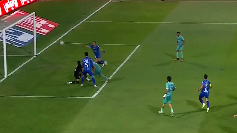 تیردروازه استقلال مقابل پیکان به لرزه درآمد