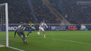 گل اول پارما به یوونتوس (گل به خودی)