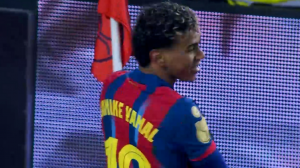 گل اول بارسلونا به آلباسته (یامال)