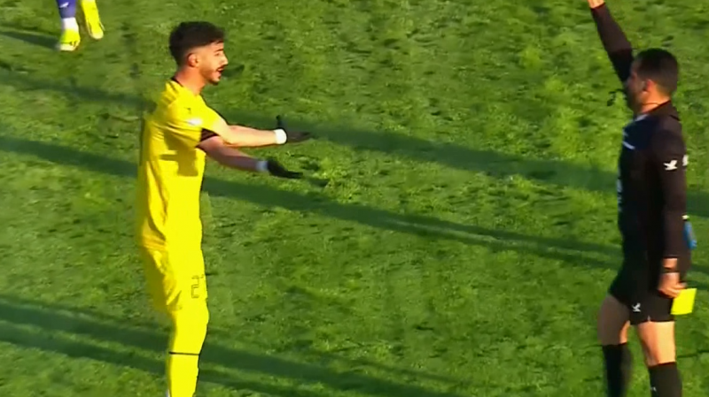 لحظه اخراج رضا محمدی مقابل استقلال