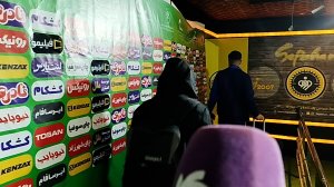 بازیکنان سپاهان و خیبر بدون مصاحبه ورزشگاه را ترک کردند