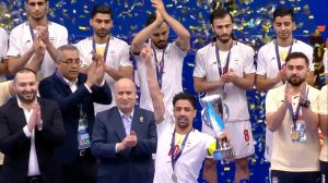 لحظه اهدای جام ملت‌های آسیا به تیم ملی فوتسال