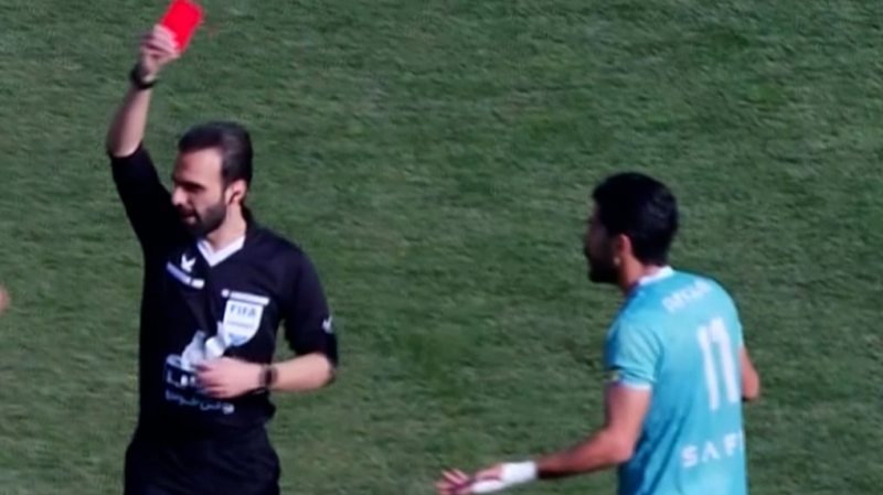 اخراج مستقیم و زودهنگام بازیکن پیکان مقابل مس