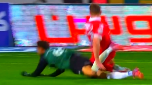 لحظه اعلام خطای پنالتی به سود خیبر