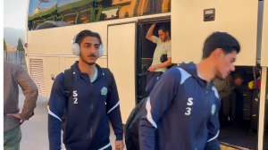 ورود کاروان تیم‌های آلومینیوم و پیکان به ورزشگاه