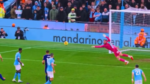 سیو تماشایی دوناروما در لحظات پایانی مقابل نیوکسل