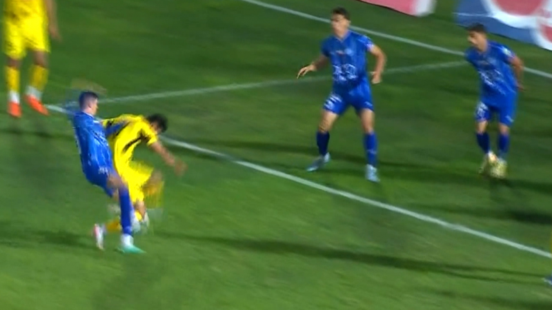 دوئل آسانی و رستمی بر سر توپ؛ پنالتی؟