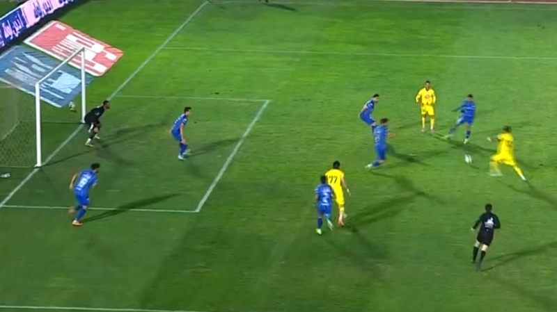 عبور خطرناک ضربه نیک‌نفس از کنار دروازه‌ استقلال