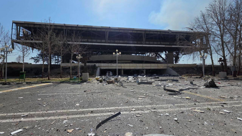 بمباران و تخریب کامل سالن 12 هزارنفری آزادی